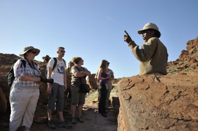 11.04 Twyfelfontein 028 Rock art guide